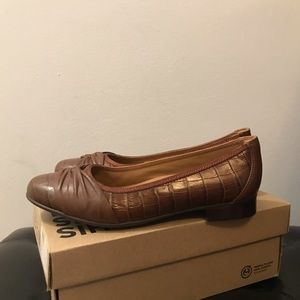 Clarks Women shoes size 9